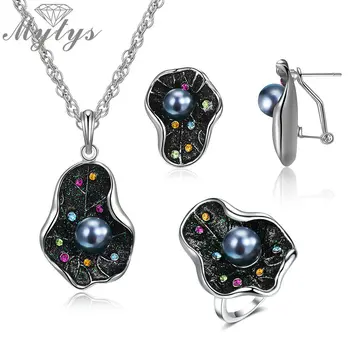 Mytys Sparkling Noble Leaf Ring Earrings Necklace Colorful Crystal & Black Pearl On Leaf Retro Statement Jewelry Sets for Women
Mytys Sparkling Noble Leaf Ring Earrings Necklace Colorful Crystal & Black Pearl On Leaf Retro Statement Jewelry Sets for Women