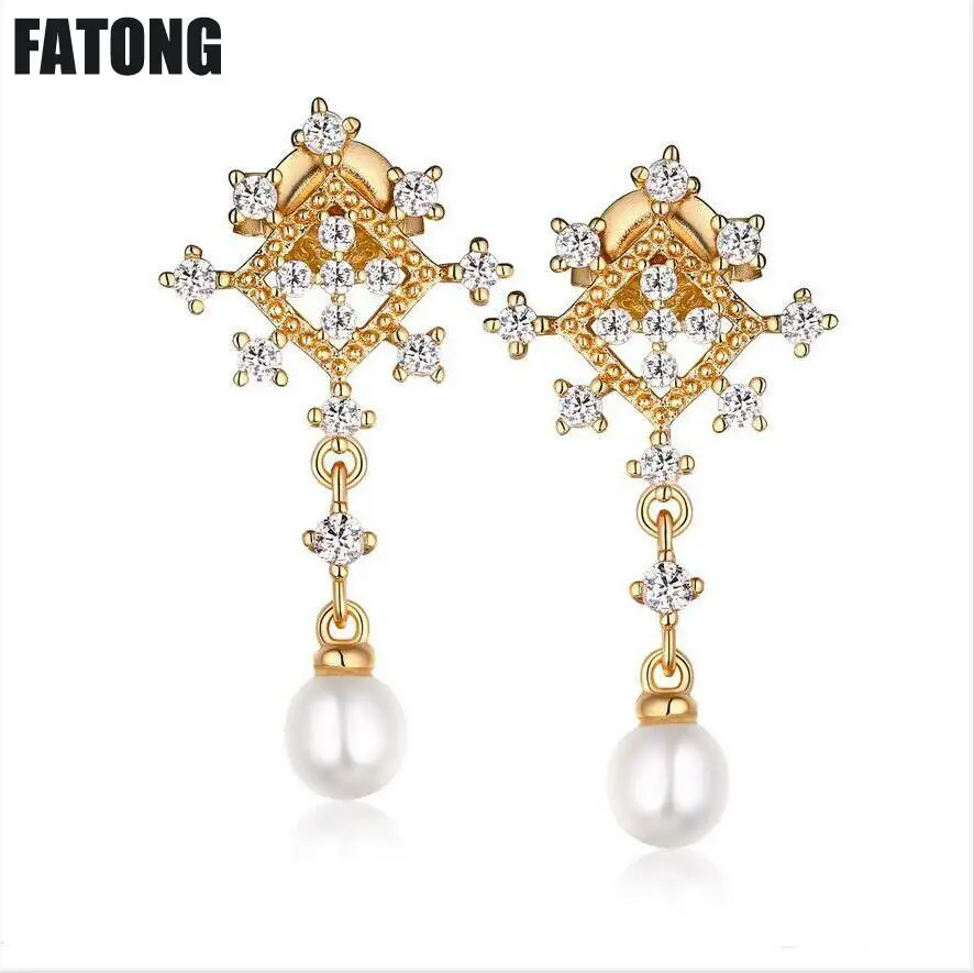 The new 925 silver fashion natural pearls are versatile and elegant earrings for girlfriends. J0166
The new 925 silver fashion natural pearls are versatile and elegant earrings for girlfriends. J0166