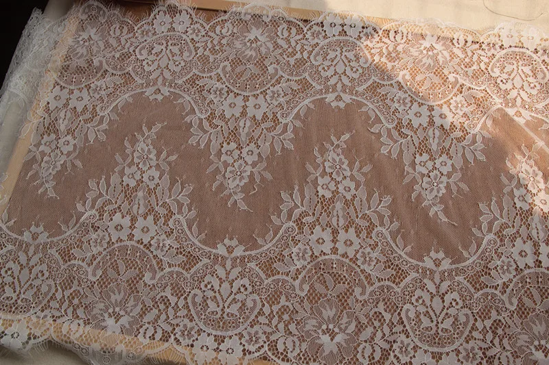 3 м/лот белая кружевная ткань chantilly отделка кружевом с ресничками французская кружевная отделка 40 см в ширину
3 м/лот белая кружевная ткань chantilly отделка кружевом с ресничками французская кружевная отделка 40 см в ширину