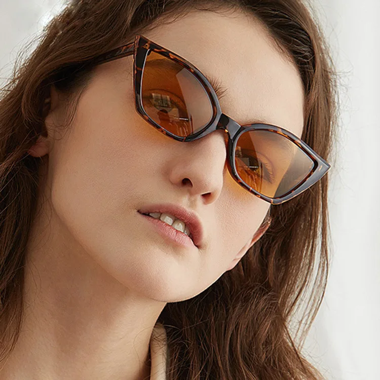 2018 new fashion sunglasses Cute Sexy Ladies Cat Eye Sunglasses man retro colorful transparent small red Cateye Sunglasses
2018 new fashion sunglasses Cute Sexy Ladies Cat Eye Sunglasses man retro colorful transparent small red Cateye Sunglasses