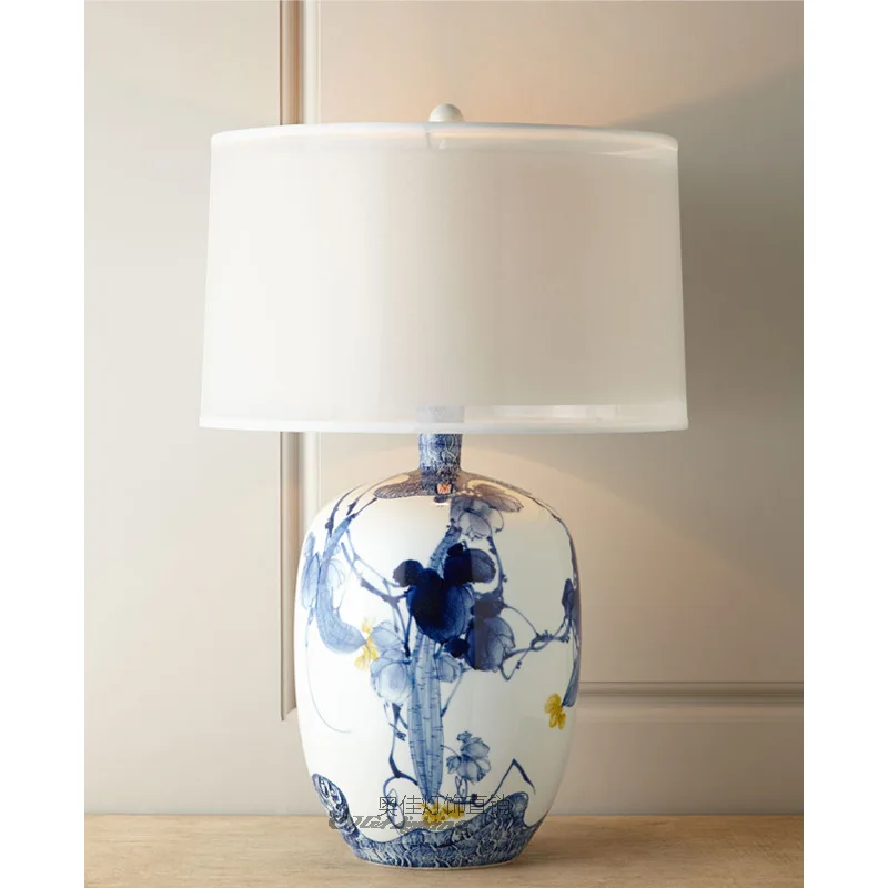Europe Creative Simple Table Lamps White Fabric Lampshade Ceramic Material Table Lamps Hand-painted Table Lamps for People Room
Europe Creative Simple Table Lamps White Fabric Lampshade Ceramic Material Table Lamps Hand-painted Table Lamps for People Room