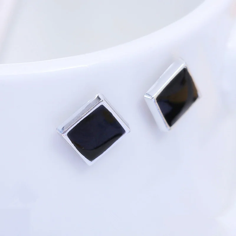 Promotion 2018 New Square Clip On Earrings Black White Magnetic Unisex Ear Cuffs Pendientes Clip Pendiente Clip Oreja Mujer
Promotion 2018 New Square Clip On Earrings Black White Magnetic Unisex Ear Cuffs Pendientes Clip Pendiente Clip Oreja Mujer