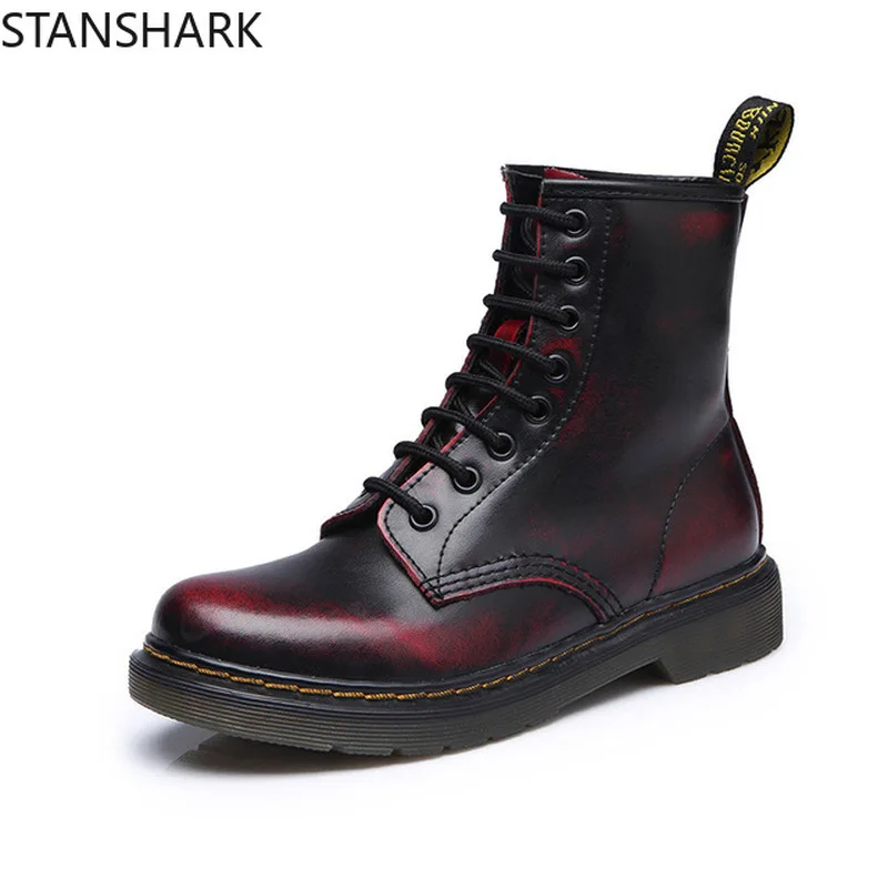Unisex Martens Boots Split Leather Insoles High Top Motorcycle Laces Boots Winter / Autumn Doc Mens Women Shoes Top Quality
Unisex Martens Boots Split Leather Insoles High Top Motorcycle Laces Boots Winter / Autumn Doc Mens Women Shoes Top Quality