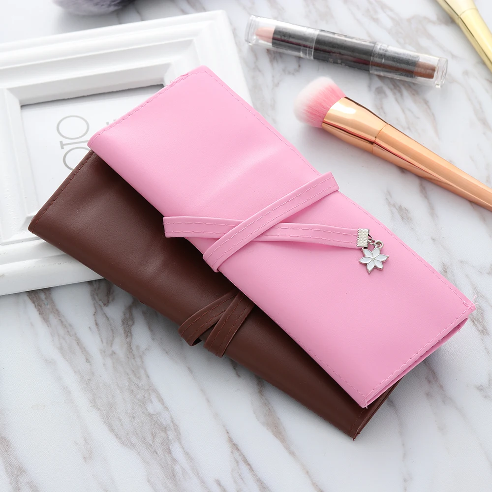 1 Pcs Fashion Women Cosmetic Bag Retro Roll Leather Makeup Cosmetic Brush Pen Pencil Case Organizer Makeup tool
1 Pcs Fashion Women Cosmetic Bag Retro Roll Leather Makeup Cosmetic Brush Pen Pencil Case Organizer Makeup tool