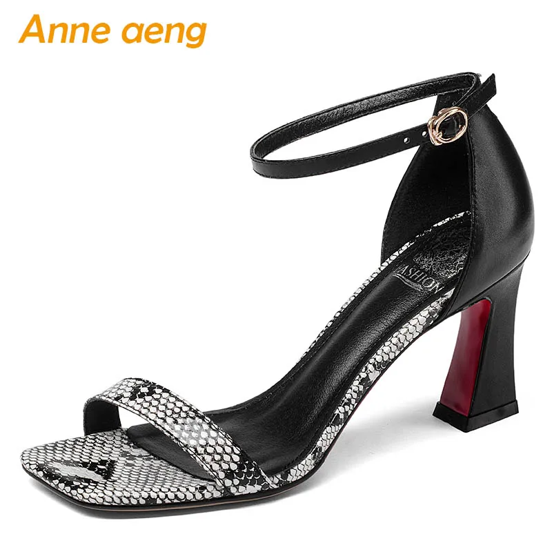 2019 New Summer Genuine Leather Women Ankle Strap Sandals High Square Heel Buckle Fashion Sexy Ladies Women Shoes Black Sandals
2019 New Summer Genuine Leather Women Ankle Strap Sandals High Square Heel Buckle Fashion Sexy Ladies Women Shoes Black Sandals