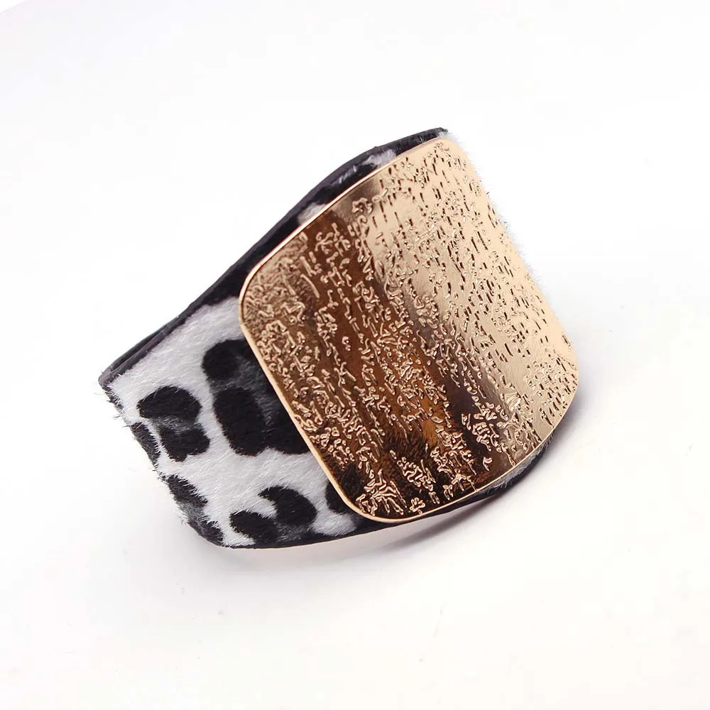Personality Leopard Horsehair Imitation Leather Bangle Bracelet Women Alloy Buckle Adjustable Fashion Women Bracelets&Bangles
Personality Leopard Horsehair Imitation Leather Bangle Bracelet Women Alloy Buckle Adjustable Fashion Women Bracelets&Bangles