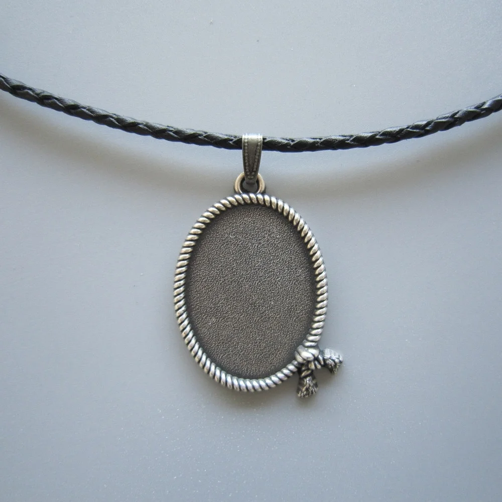Silver Plated Western Rodeo Rope Oval Blank Pendant Charm Leather Necklace Neck Tie
Silver Plated Western Rodeo Rope Oval Blank Pendant Charm Leather Necklace Neck Tie