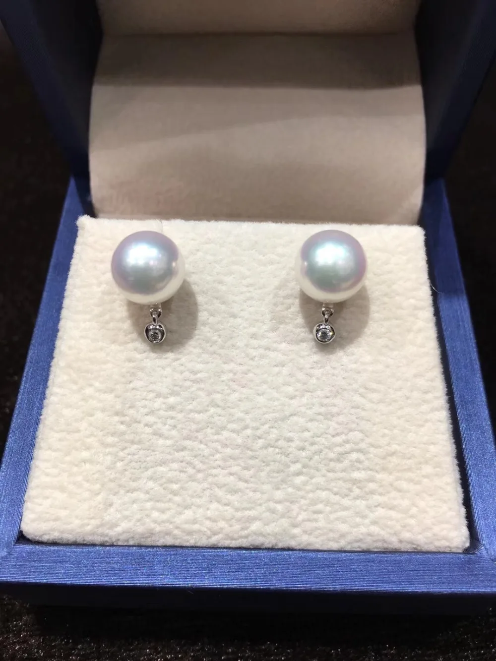 8.5MM natural sea water pearl stud earring 18K white gold with diamond classic fine women jewelry
8.5MM natural sea water pearl stud earring 18K white gold with diamond classic fine women jewelry