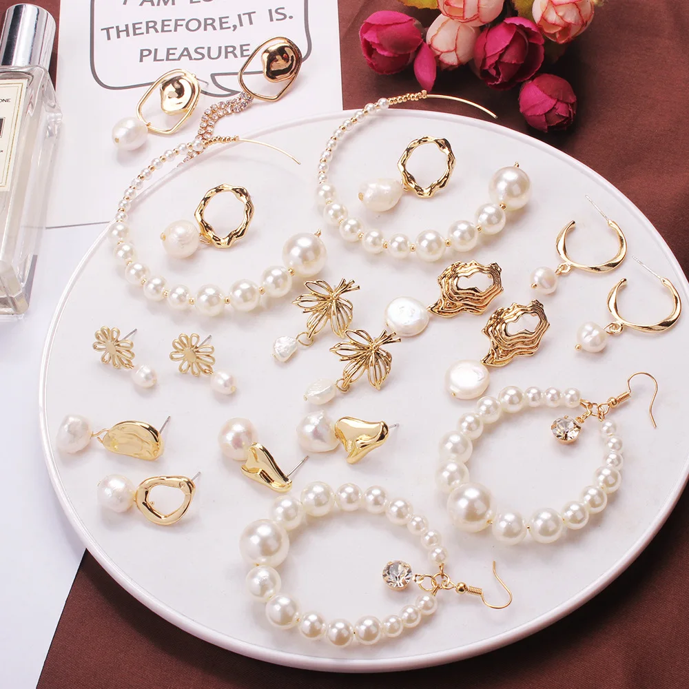 Multi-Style Vintage Matte Metal Irregular Freshwater Pearl Dangle Earring 2019 Trendy Elegant Pearl Statement Jewelry for Women
Multi-Style Vintage Matte Metal Irregular Freshwater Pearl Dangle Earring 2019 Trendy Elegant Pearl Statement Jewelry for Women