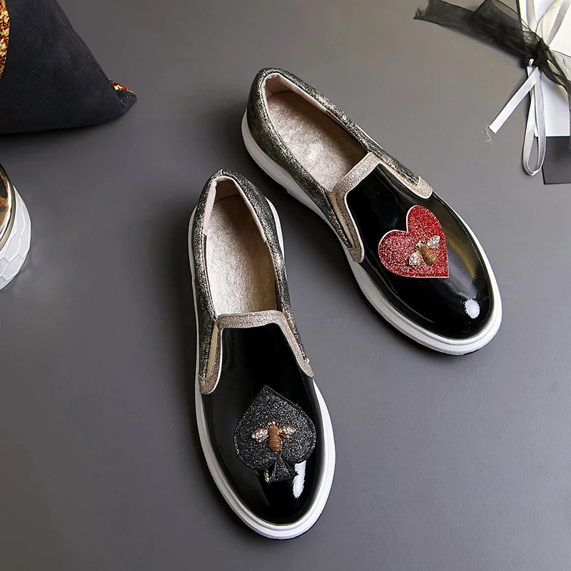 XIUNINGYAN 2019 New PU Leather Glitter Bling Casual Women Shoes Flats Platform with Heart Bee Design Woman Loafers Slip-on Hots
XIUNINGYAN 2019 New PU Leather Glitter Bling Casual Women Shoes Flats Platform with Heart Bee Design Woman Loafers Slip-on Hots
