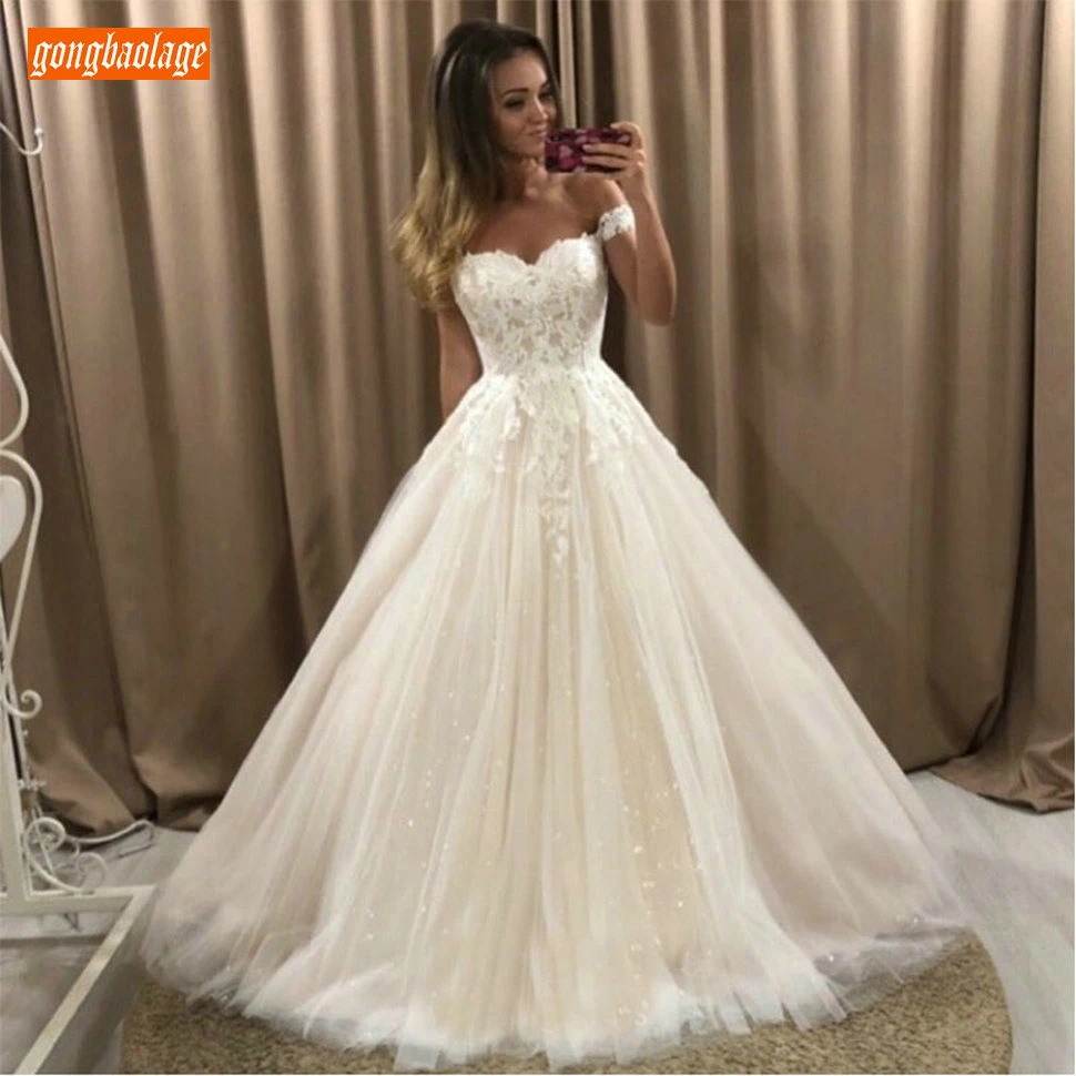 Elegant Boho Champagne Wedding Dress Long Sweetheart Tulle Appliques Lace Wedding Gowns Customized Off Shoulder Bridal Dresses
Elegant Boho Champagne Wedding Dress Long Sweetheart Tulle Appliques Lace Wedding Gowns Customized Off Shoulder Bridal Dresses