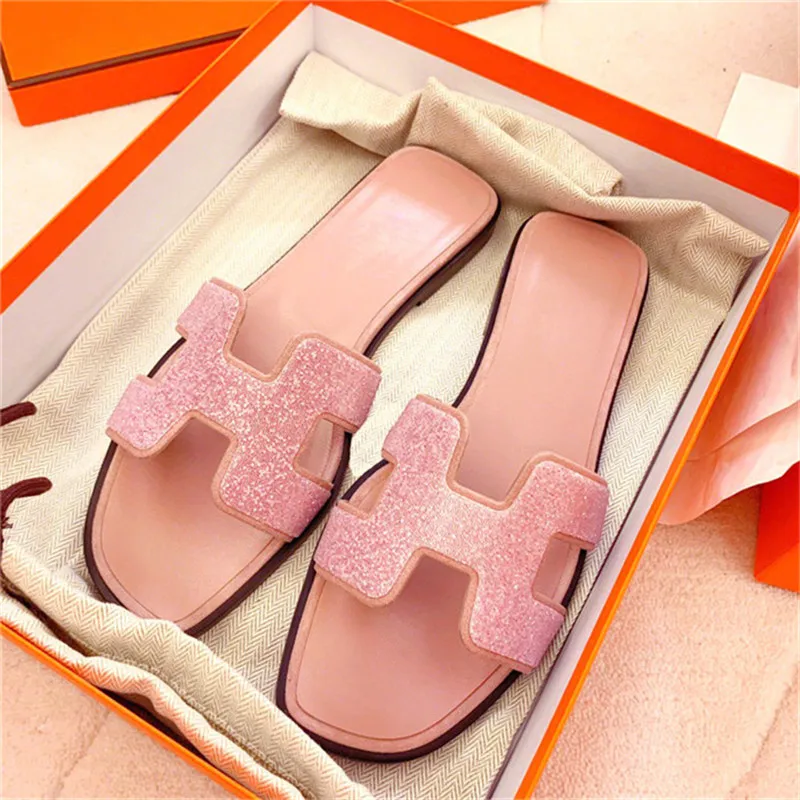 19SS Bling Squined H Shaped Open Toe Summer Slippers Outside Slip On Soft Flat Slides Beach Shoes Fashion Casual Woman Shoes
19SS Bling Squined H Shaped Open Toe Summer Slippers Outside Slip On Soft Flat Slides Beach Shoes Fashion Casual Woman Shoes