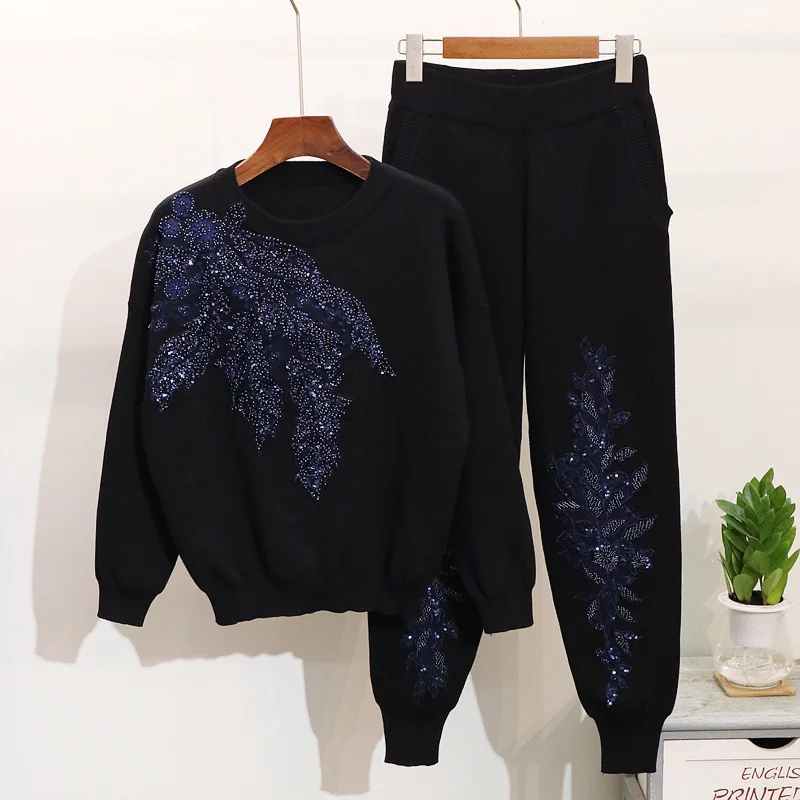 2019 Autumn Women Embroidered Sequins Flower Long Sleeve Sweaters + Casual Pants Two Piece Student Knitted Tracksuit Women Set 
2019 Autumn Women Embroidered Sequins Flower Long Sleeve Sweaters + Casual Pants Two Piece Student Knitted Tracksuit Women Set