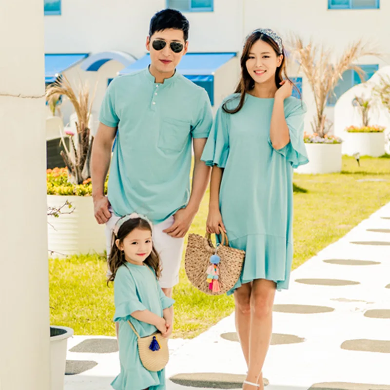 Summer Family Matching Outfits Mom Daughter Girls Solid Color Dresses Dad Son Boys Green T-Shirt Family Look Vacation Clothes
Summer Family Matching Outfits Mom Daughter Girls Solid Color Dresses Dad Son Boys Green T-Shirt Family Look Vacation Clothes