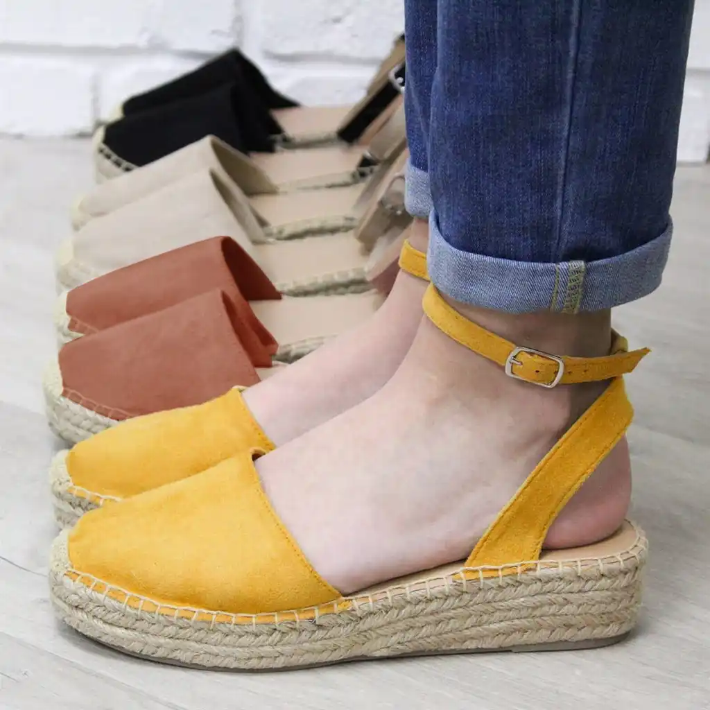 casual closed toe shoes