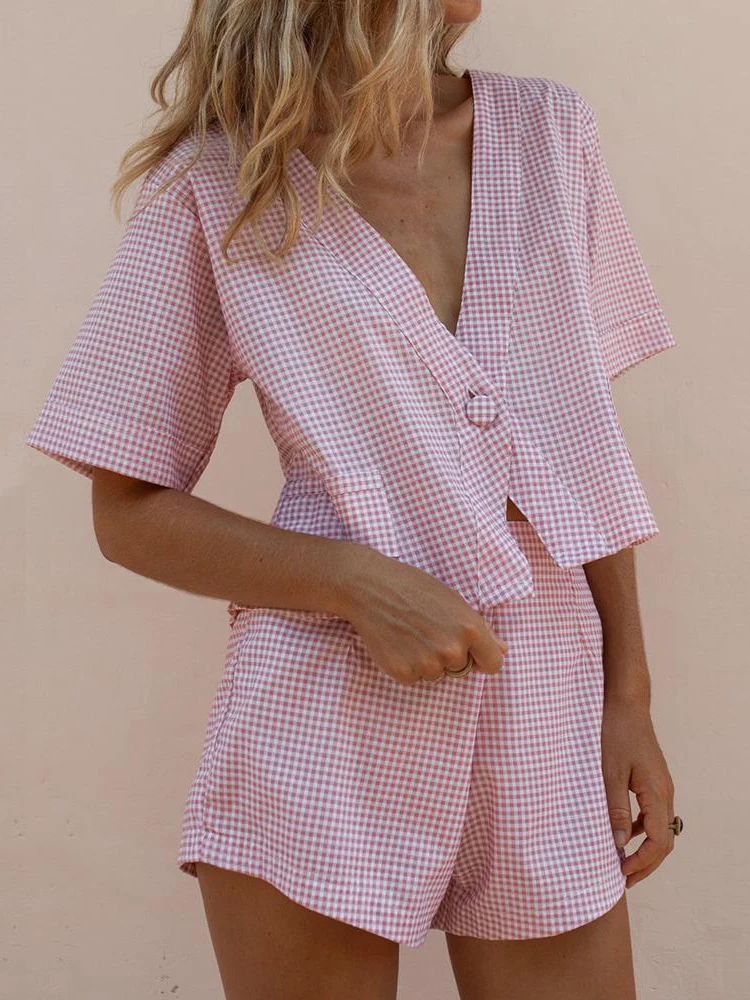 Single Button Pockets Plaid Suits Womens Two Piece Set Short Sleeve V-neck Tops and Elastic Waist Shorts Casual Summer Cool Sets
Single Button Pockets Plaid Suits Womens Two Piece Set Short Sleeve V-neck Tops and Elastic Waist Shorts Casual Summer Cool Sets