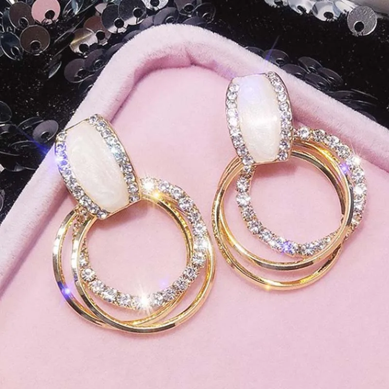 2019 new fashion hanging earrings geometric round shiny rhinestone earrings women's jewelry wholesale
2019 new fashion hanging earrings geometric round shiny rhinestone earrings women's jewelry wholesale