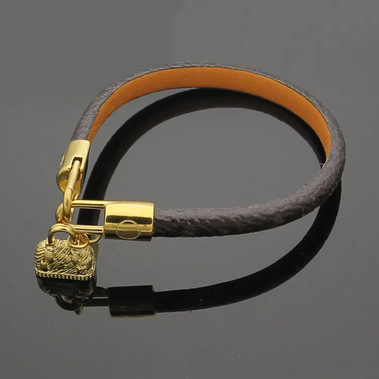 Hot brand Titanium steel jewelry wholesale explosive old pattern buckle wrapping Bracelet gold V Leather Bracelet for women
Hot brand Titanium steel jewelry wholesale explosive old pattern buckle wrapping Bracelet gold V Leather Bracelet for women