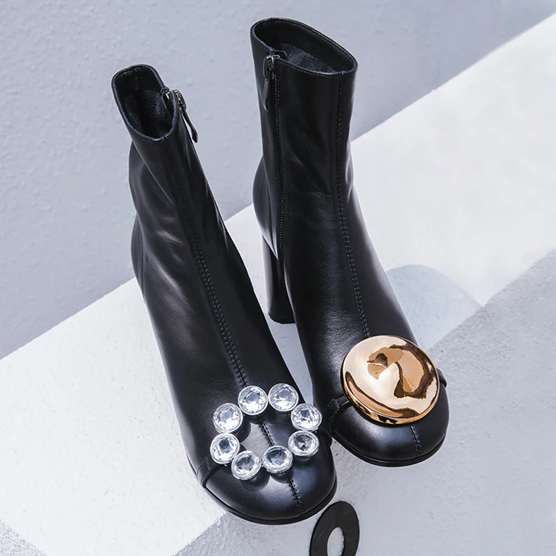 Teahoo Luxury Crystal Genuine Leather Women Boots Gold Buckle Ankle Boots For Women Round Heel Warm Plush Women Winter Boots
Teahoo Luxury Crystal Genuine Leather Women Boots Gold Buckle Ankle Boots For Women Round Heel Warm Plush Women Winter Boots