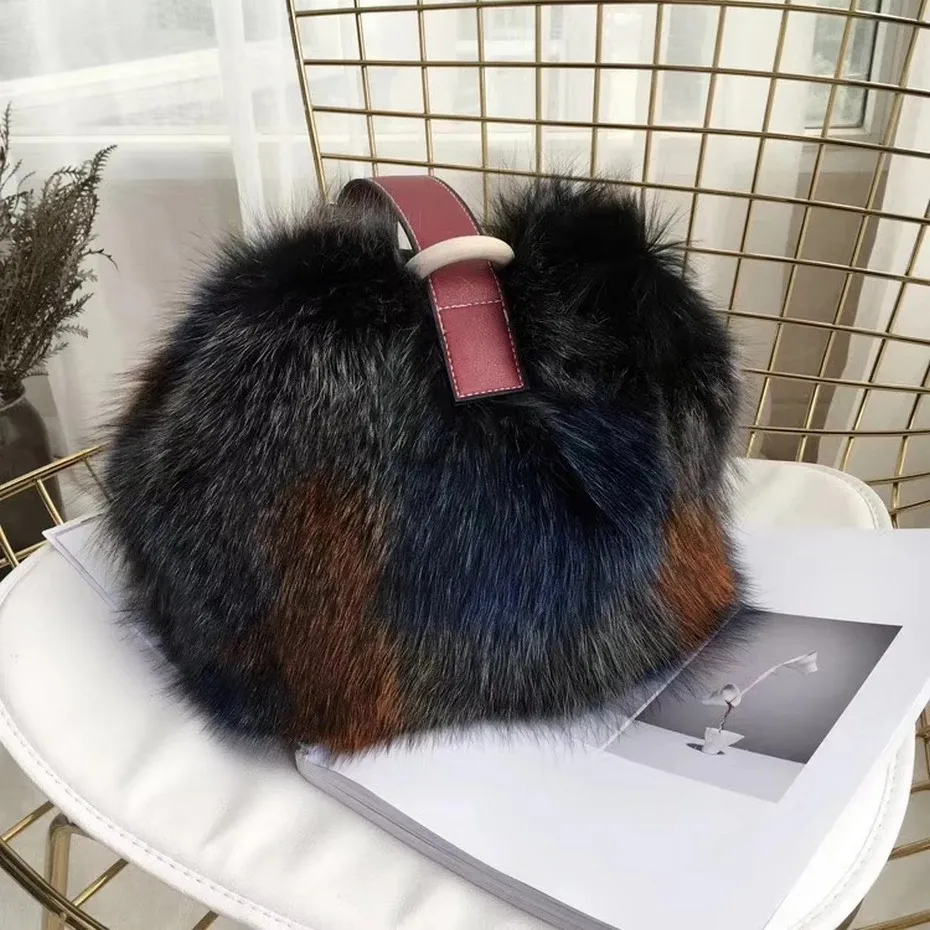 new fashion trend fur bag really fox Fur Bag Famous Brand evening Party Bag women Ladies warm Large Capacity Clutch Bags
new fashion trend fur bag really fox Fur Bag Famous Brand evening Party Bag women Ladies warm Large Capacity Clutch Bags