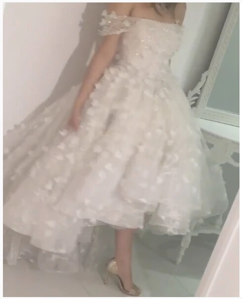 Wedding Gowns Bridal Dress 2020 High Front and Low Back Off the Shoulder Lace Appliques Hand Made Flowers Arabic Wedding Dresses
Wedding Gowns Bridal Dress 2020 High Front and Low Back Off the Shoulder Lace Appliques Hand Made Flowers Arabic Wedding Dresses