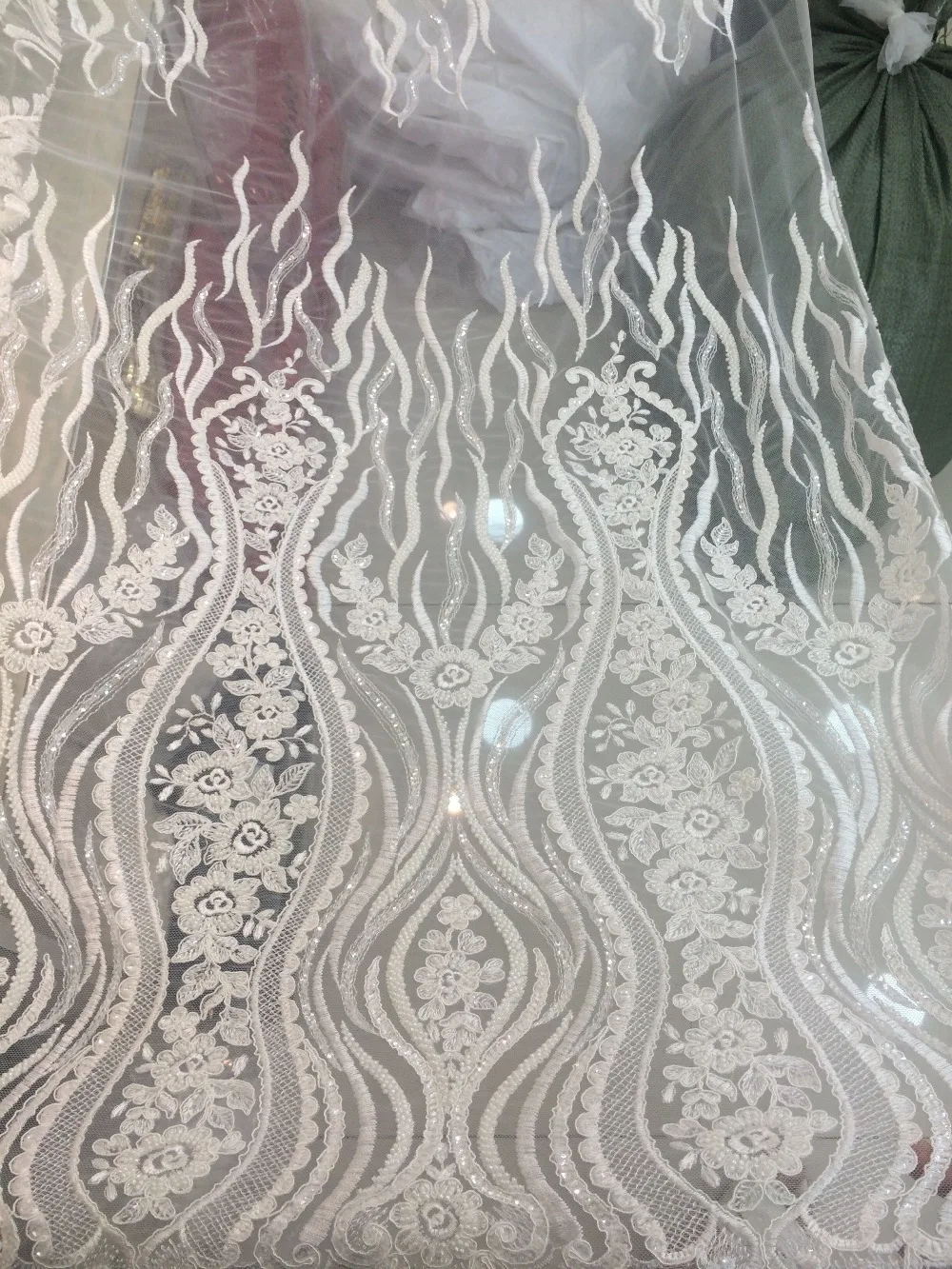 top quality S-6169 nigerian french guipure tulle Lace fabric with beads 5 yards For wedding dress
top quality S-6169 nigerian french guipure tulle Lace fabric with beads 5 yards For wedding dress