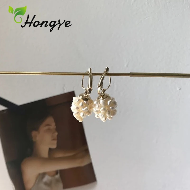 Модные серьги Hongye с натуральным жемчугом, женские серьги-подвески с несколькими жемчужинами, настоящая Золотая винтажная бижутерия для ушей, корейские женские серьги
Модные серьги Hongye с натуральным жемчугом, женские серьги-подвески с несколькими жемчужинами, настоящая Золотая винтажная бижутерия для ушей, корейские женские серьги