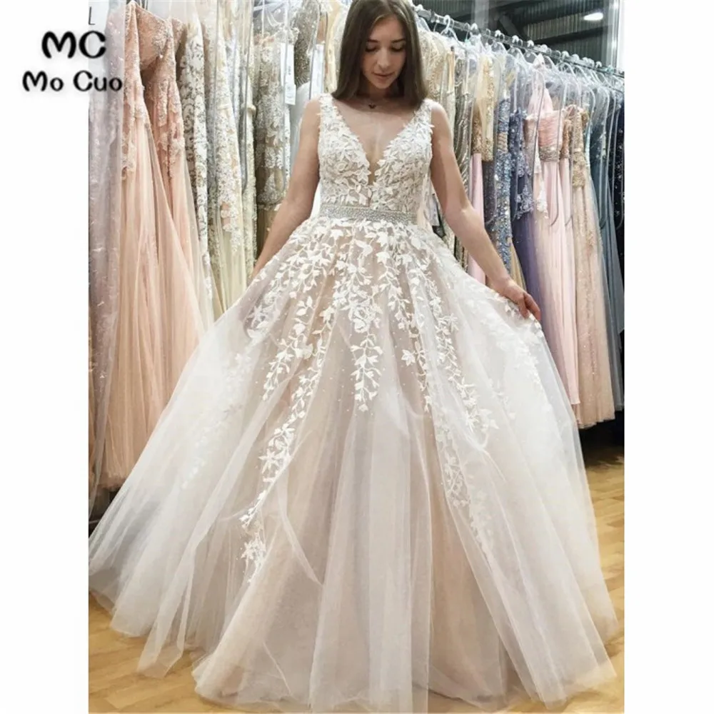 Vintage Prom Party Dresses with Lace Sashes Deep V-Neck Pageant Gown Tulle A-Line Prom Evening Dresses for women 
Vintage Prom Party Dresses with Lace Sashes Deep V-Neck Pageant Gown Tulle A-Line Prom Evening Dresses for women