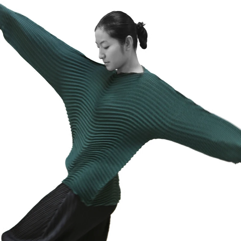 Changpleat autumn female T-shirts Miyak Pleated wave Fashion Design loose Big stretch Slash Neck Black Women's T-shirt Plus Size
Changpleat autumn female T-shirts Miyak Pleated wave Fashion Design loose Big stretch Slash Neck Black Women's T-shirt Plus Size