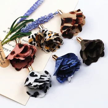 100Pcs Mix Design Fabric Flower Tassel Pendants For Keychain Cellphone Straps Jewelry Charms Pendants Diy Earring Accessories
100Pcs Mix Design Fabric Flower Tassel Pendants For Keychain Cellphone Straps Jewelry Charms Pendants Diy Earring Accessories
