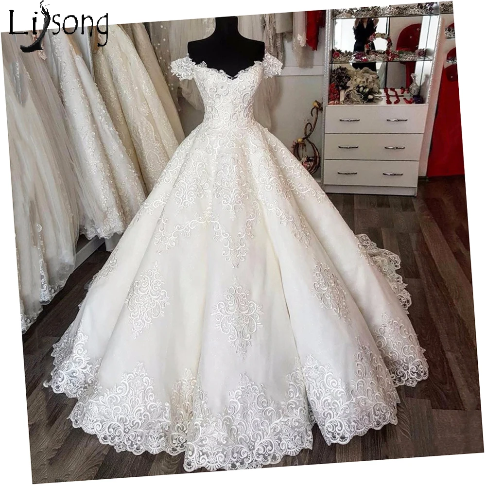 Saudi Arabic Vintage Lace Puffy Wedding Dresses Empire Puffy Bridal Gowns V-neck Lace Up Vestido De Noiva Casamento 2018
Saudi Arabic Vintage Lace Puffy Wedding Dresses Empire Puffy Bridal Gowns V-neck Lace Up Vestido De Noiva Casamento 2018