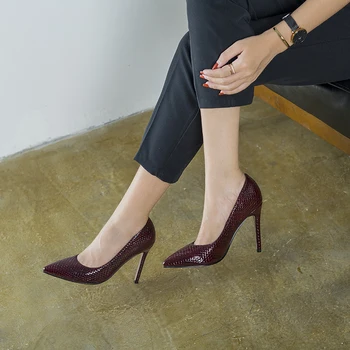 2019 Spring Summer New Concise Women's Pumps Genuine Leather Pointed Toe Shallow Lady Shoes Wedding Office Elegant Single Shoes
2019 Spring Summer New Concise Women's Pumps Genuine Leather Pointed Toe Shallow Lady Shoes Wedding Office Elegant Single Shoes