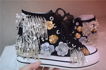 White Tasle and Flower Applique Vulcanize Ankle Boots Sneakers Canvas Shoes for Girl Lady Students Casual Dress Performance
White Tasle and Flower Applique Vulcanize Ankle Boots Sneakers Canvas Shoes for Girl Lady Students Casual Dress Performance