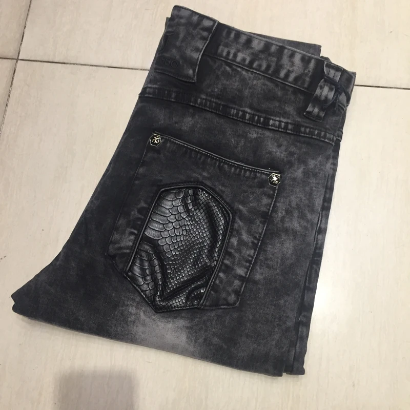 BILLIONAIRE Jeans men 2019 new embroidery casual Fashion high quality elasticity Gray black big size 32-42 free shipping
BILLIONAIRE Jeans men 2019 new embroidery casual Fashion high quality elasticity Gray black big size 32-42 free shipping