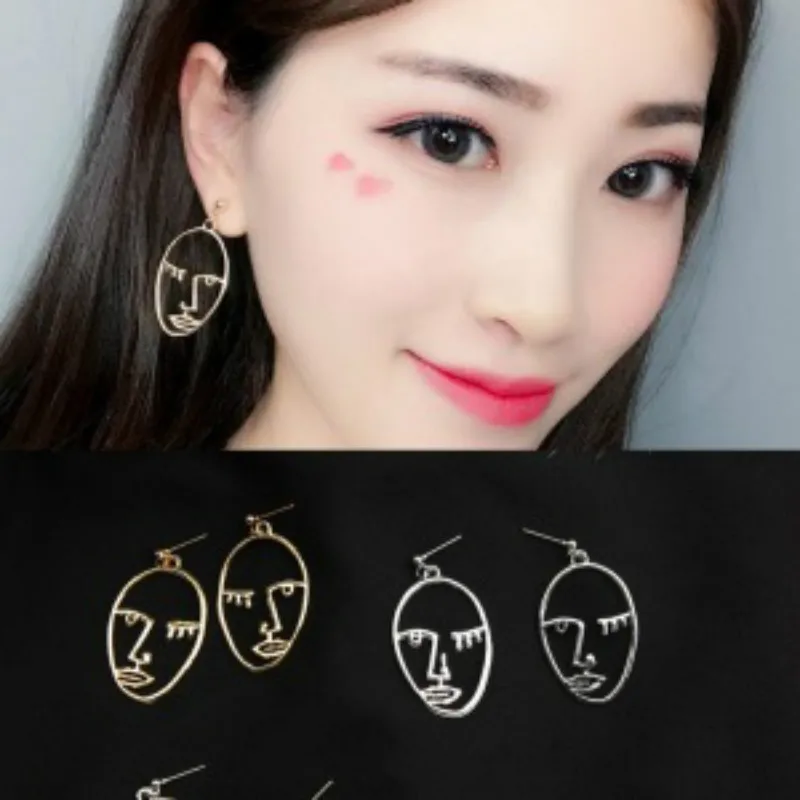 2018 Korean version of the new personality metal face hollow facial eyes oval gold silver earrings
2018 Korean version of the new personality metal face hollow facial eyes oval gold silver earrings