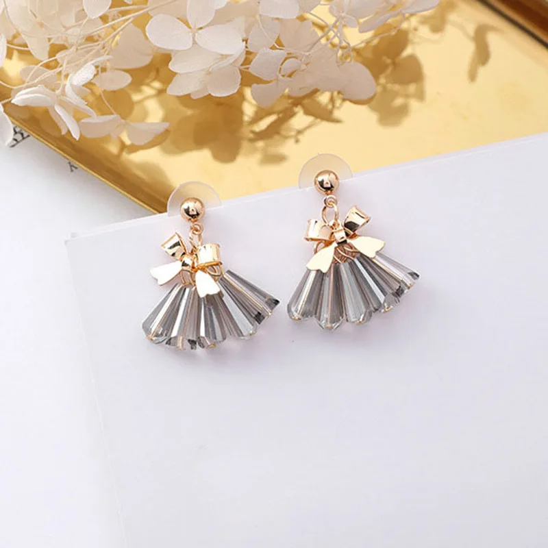 Sweet Metal Bowknot Transparent Glass Crystal Drop Earrings Cute Fan Shape Dangle Earring for Women Wedding Korean Jewelry Gift
Sweet Metal Bowknot Transparent Glass Crystal Drop Earrings Cute Fan Shape Dangle Earring for Women Wedding Korean Jewelry Gift