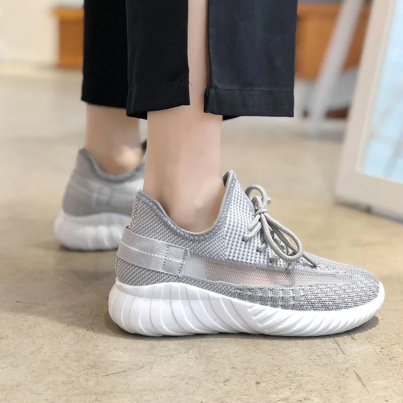 Sneakers Men Running Shoes for Women Boost 350 Comfortable Air Mesh Outdoor Sport Shoes Basket Femme Zapatillas Hombre Deportiva
Sneakers Men Running Shoes for Women Boost 350 Comfortable Air Mesh Outdoor Sport Shoes Basket Femme Zapatillas Hombre Deportiva