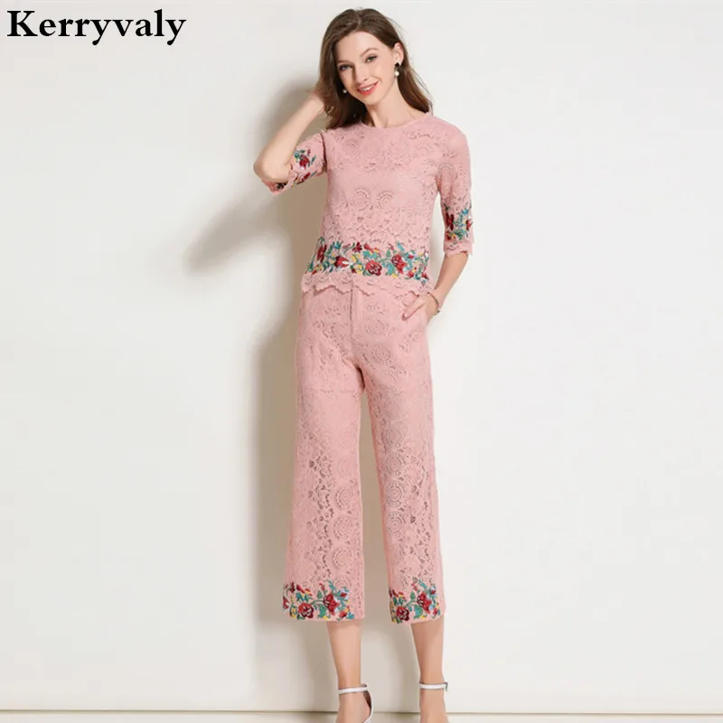 Summer 2 Piece Set Women Flower Embroidery Lace Tops + Fashionable Leggings Suit Conjunto Moletom Womens Tracksuit Set K6222
Summer 2 Piece Set Women Flower Embroidery Lace Tops + Fashionable Leggings Suit Conjunto Moletom Womens Tracksuit Set K6222