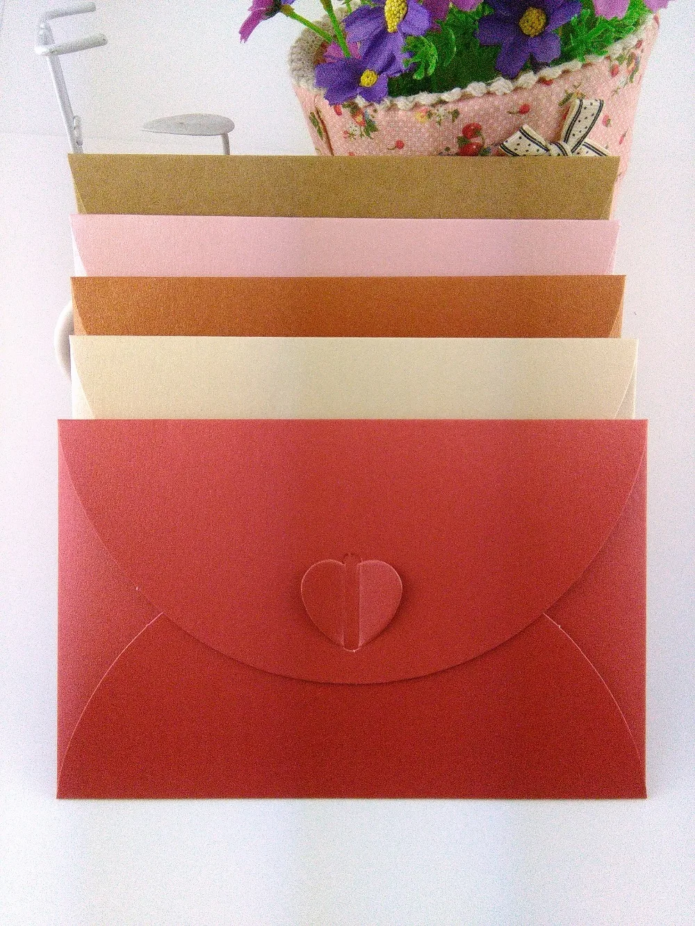 Wholesale Free Shipping 11x17cm Pearlized Heart Shape Paper Gift Envelopes for Wedding Invitation/Card/Decoration Available
Wholesale Free Shipping 11x17cm Pearlized Heart Shape Paper Gift Envelopes for Wedding Invitation/Card/Decoration Available