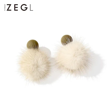 ZEGL earrings female personality hair ball earrings temperament plush atmosphere fashion earrings autumn and winter earrings
ZEGL earrings female personality hair ball earrings temperament plush atmosphere fashion earrings autumn and winter earrings