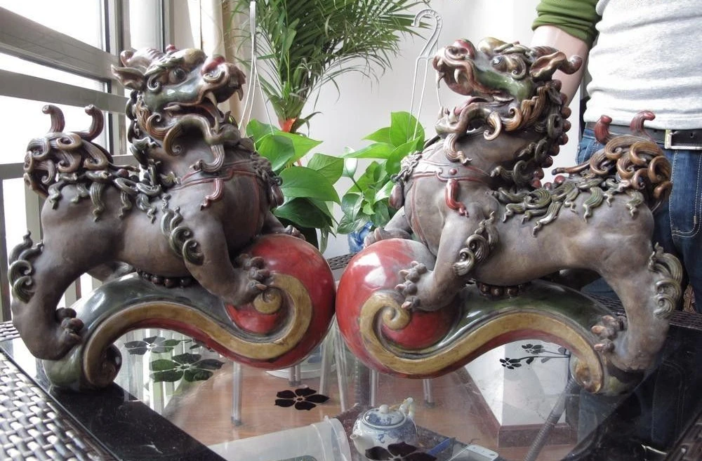 China Old Wucai porcelain Feng Shui Foo Dog Lion Brave troops kylin on RuYi Pair
China Old Wucai porcelain Feng Shui Foo Dog Lion Brave troops kylin on RuYi Pair