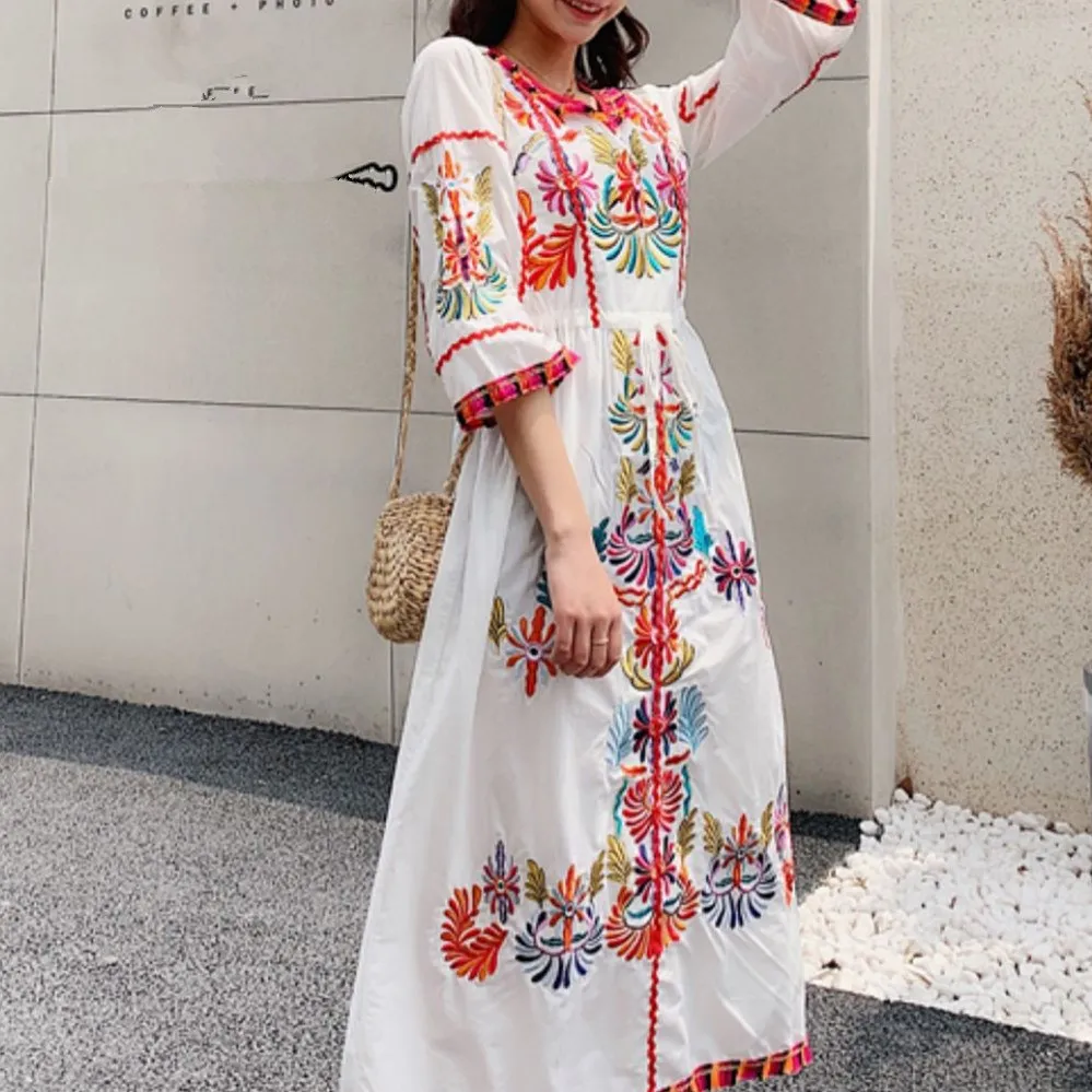 Women Vintage O-neck A-line Embroidered Dress National Style Beach Bohemian Dress Empire Loose Midi Dresses
Women Vintage O-neck A-line Embroidered Dress National Style Beach Bohemian Dress Empire Loose Midi Dresses