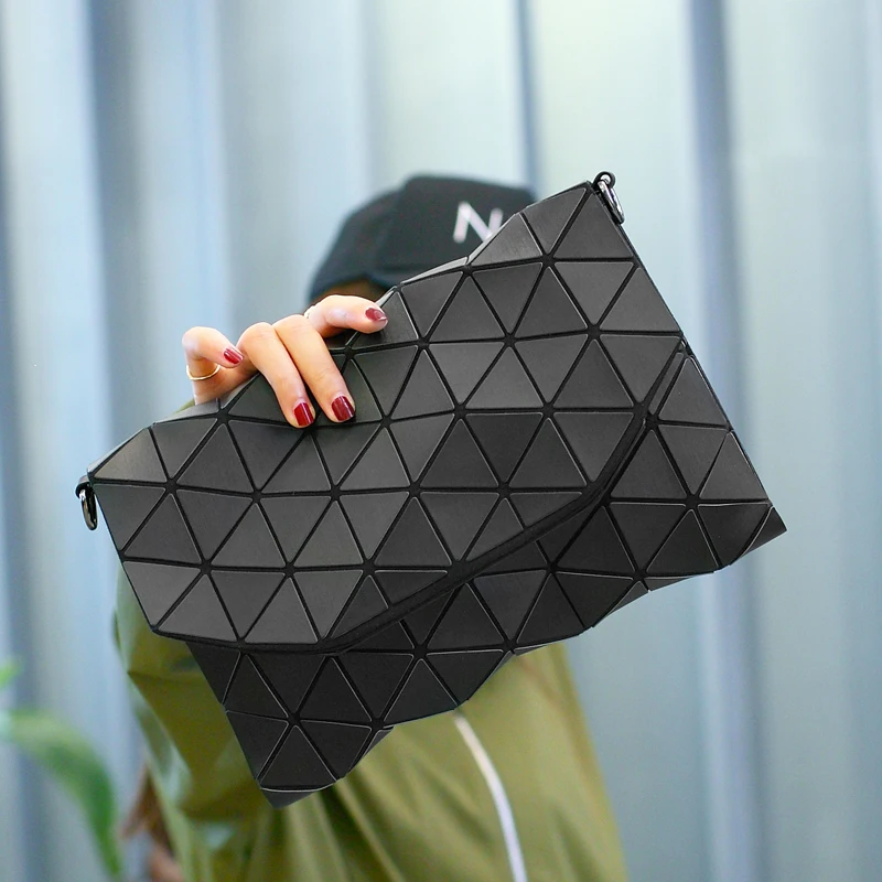 Designer Women Evening bag Chain Shoulder Bags Laser Fold Over Handbags Geometric Luminous Bag Casual Clutch Messenger Bag 135
Designer Women Evening bag Chain Shoulder Bags Laser Fold Over Handbags Geometric Luminous Bag Casual Clutch Messenger Bag 135