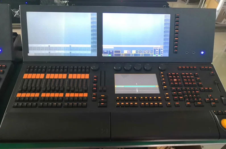Ma2 lighting controller 2pcs 15.4inch 1pcs 9inch touch screen dmx moving head stage light console with flight case dj equipment
Ma2 lighting controller 2pcs 15.4inch 1pcs 9inch touch screen dmx moving head stage light console with flight case dj equipment