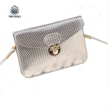 New Famous Brand checkered wallet Europe US fashion trend package shoulder Messenger bag mini mobile phone bag Bolsos Bolsas
New Famous Brand checkered wallet Europe US fashion trend package shoulder Messenger bag mini mobile phone bag Bolsos Bolsas