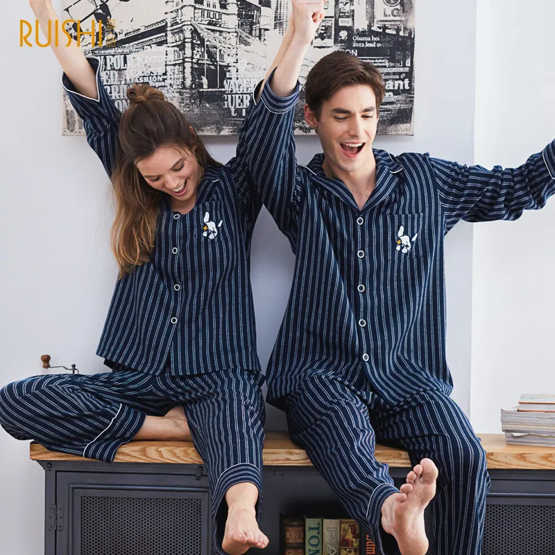 Couple Pajamas 2019 100% Cotton Cardigan Long-Sleeved Men And Women Pajamas Stripe Embroidered Lapel Couple Home Suit Sleep Wear
Couple Pajamas 2019 100% Cotton Cardigan Long-Sleeved Men And Women Pajamas Stripe Embroidered Lapel Couple Home Suit Sleep Wear