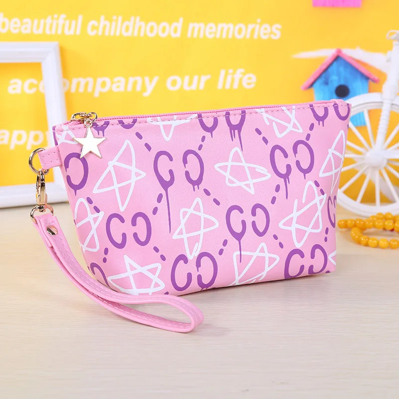New Simple Five-pointed Star print Cosmetic Bag Ladies Portable Fashion Hand Bag Cosmetic bag quality PU Travel Cosmetic Bag
New Simple Five-pointed Star print Cosmetic Bag Ladies Portable Fashion Hand Bag Cosmetic bag quality PU Travel Cosmetic Bag