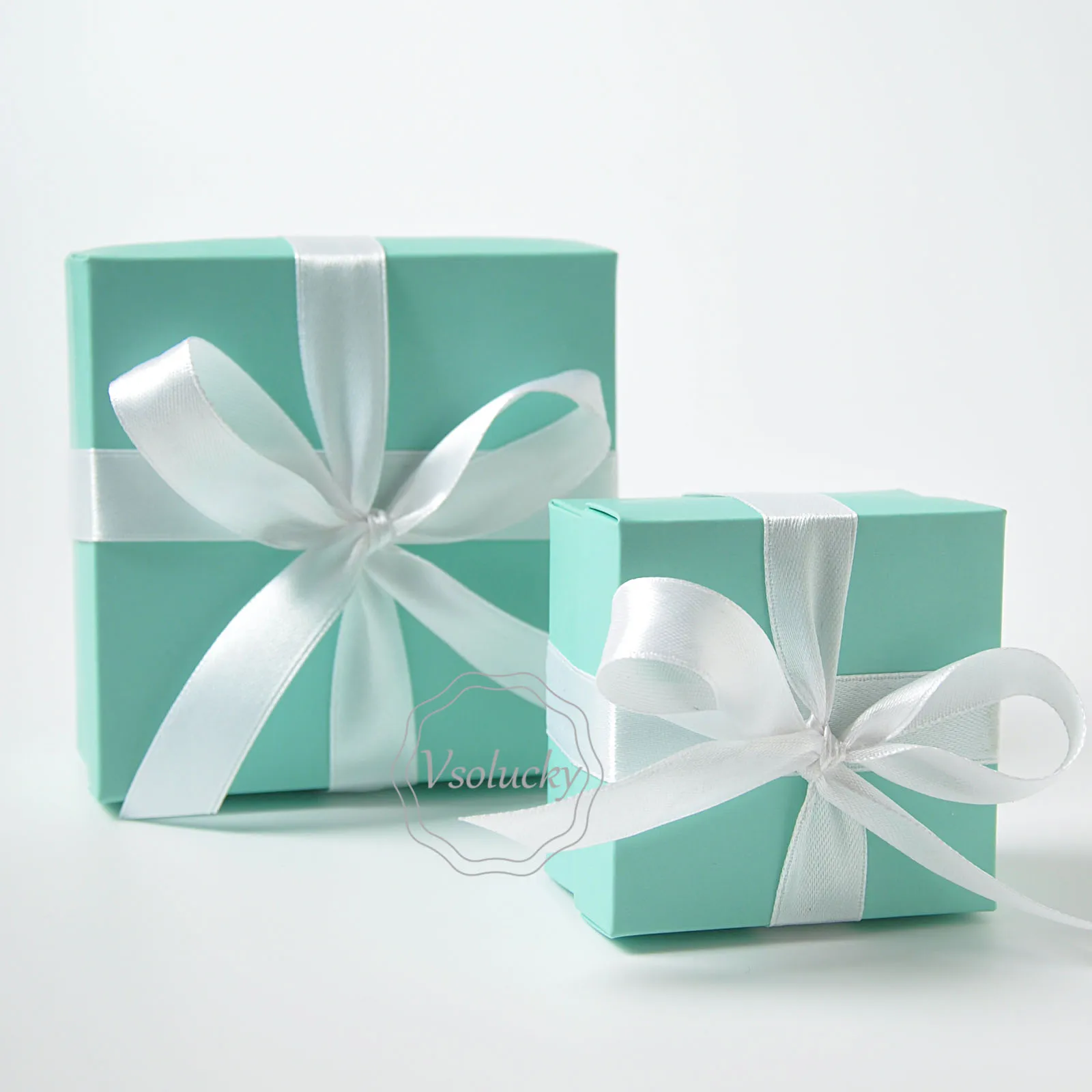 50pcs/lot Candy Boxes Gifts Box Mint green Paper Gift Bag with Silk Ribbon for Wedding Favors Decorations Event Party Supplies
50pcs/lot Candy Boxes Gifts Box Mint green Paper Gift Bag with Silk Ribbon for Wedding Favors Decorations Event Party Supplies
