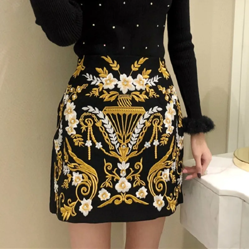 High quality Runway Skirts 2018 Luxury Diamond Floral Embroiery A line Short Women's Skirts HIgh waist Mini falda mujer bordada
High quality Runway Skirts 2018 Luxury Diamond Floral Embroiery A line Short Women's Skirts HIgh waist Mini falda mujer bordada