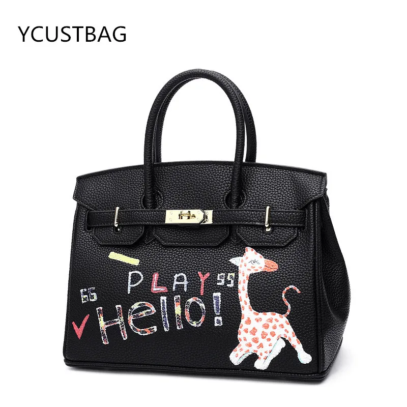 2018High quality luxury handbags Youth personality Art hand-drawn cartoons giraffe gold hardware Black 35CM PU leather tote bag
2018High quality luxury handbags Youth personality Art hand-drawn cartoons giraffe gold hardware Black 35CM PU leather tote bag